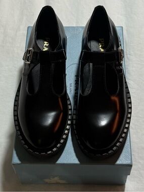 Prada Womens black leather shoe sandals